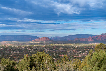 Obraz premium Scenic lookout from the Sedona Airport mesa, in Arizona
