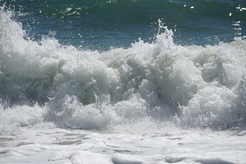 Fototapeta premium Heftiger Wellengang am Meer in Spanien