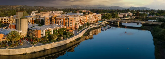 Deurstickers 4K Ultra HD Image of Napa Downtown Building with Napa River Reflection - Riverside Charm © Only 4K Ultra HD