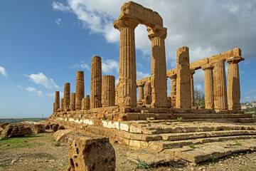 Temple of Juno located in the park of the Valley of the Temples in Agrigento, Sicily, Italy  - obrazy, fototapety, plakaty