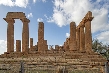 Fototapeta na wymiar Temple of Juno located in the park of the Valley of the Temples in Agrigento, Sicily, Italy 