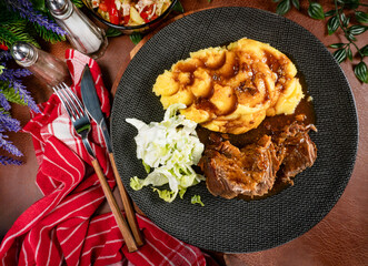 Stewed pork neck in sauce.