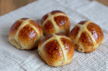 freshly baked hot cross buns for easter 