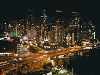 Fototapeta premium Melbourne Skyline Sparkles in the Night, Victoria, Australia. Big City at Night. Buildings. Skyscrapers