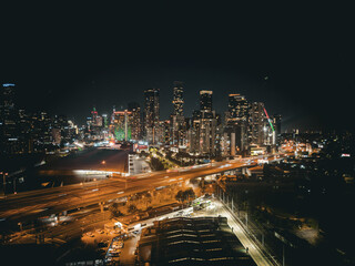 Fototapeta premium Melbourne Skyline Sparkles in the Night, Victoria, Australia. Big City at Night. Buildings. Skyscrapers