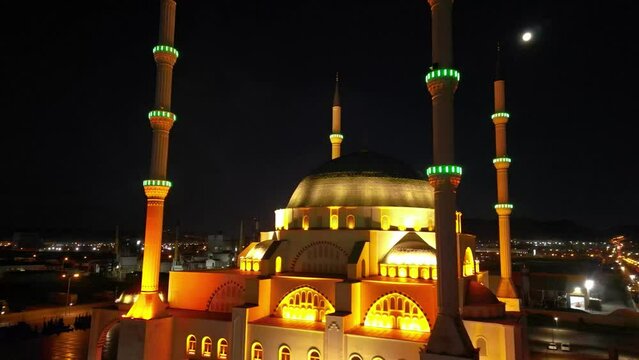 Images of a magnificently illuminated mosque in the evening