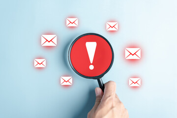 Alert Email inbox and spam virus with warning caution for notification on internet letter security protect, junk and trash mail and compromised information. - obrazy, fototapety, plakaty