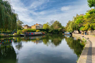 Fototapeta na wymiar Regent’s canal view in Islington area of London