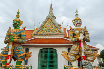 Fototapeta na wymiar Wat Arun is a Buddhist temple in Bangkok Yai district of Bangkok, Thailand