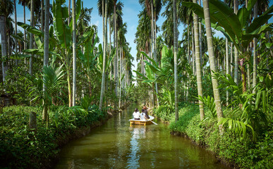 Naklejka premium Asian family kayaking on the river in a beautiful place outside Bangkok
