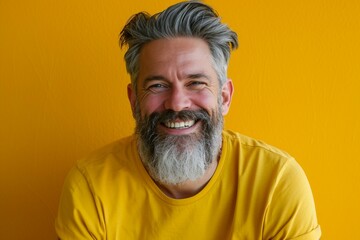 Obraz premium a man in a yellow shirt