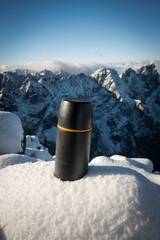 Szczyt Niżnych Rysów z postojem na łyk ciepłej herbaty z termosu. © Blaszko