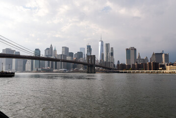 Fototapeta na wymiar New York City skyline with Brooklyn Bridge and Lower Manhattan view