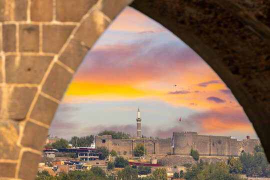 Vertical view of the wall of Diyarbakir (Diyarbakir surlari in Turkish)