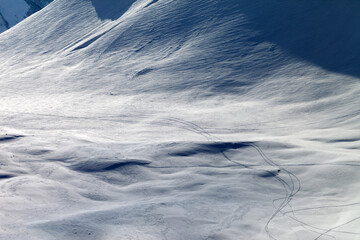 Tracks on ski slope, off-piste - 702134015