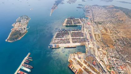 Schapenvacht deken met foto Athene Athens, Greece. Cargo port with containers. Summer. Aerial view