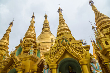 Worshippers visit Shwedagon Pgoda
