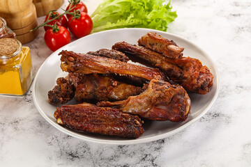 Roasted duck wings with sauce