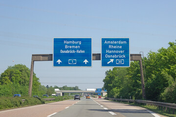 Autobahntafel auf A1, Abzweigung A30 Amsterdam, Osnabrück in Richtung Bremen