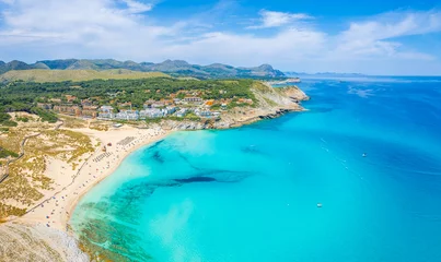 Crédence de cuisine en verre imprimé Turquoise Stunning aerial view of Cala Mesquida, a pristine Mallorcan beach with turquoise waters, white sands, and a lush, protected natural landscape.
