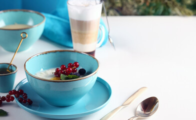 healthy eating cereal porridge with berries for breakfast