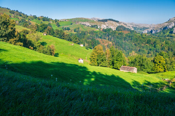 Obraz premium Panoramic view of the Pas Valleys, Miera Valley. Cantabria, Spain.