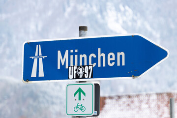 Wegweiser zur Autobahn A95 nach München
