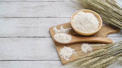 小麦粉と小麦の穂