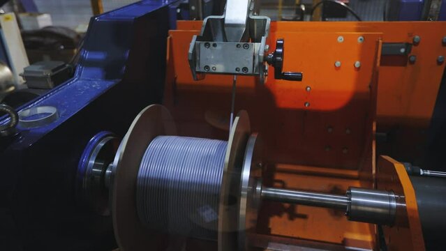Cable production process, mechanism in a cable factory