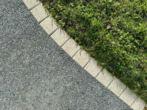Bordures et all&eacute;e en r&eacute;sine drainante