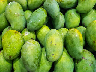 Mangoes for sale in a market. This variety is Indonesian and called Haru Manis