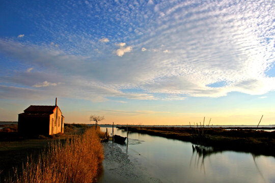 &eacute;tang de l'Or ou &eacute;tang de Mauguio, la pointe du salaison lagune "Pays de l'Or" &agrave; l'Est de Montpellier petite Camargue, marais, cabanes de p&ecirc;cheurs , Languedoc Roussillon Occitanie France
