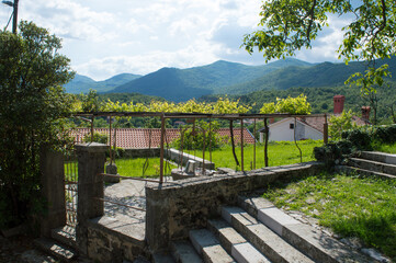 Obraz premium Beautiful landscape in town Veprinac overlooking Ucka mountains, Croatia