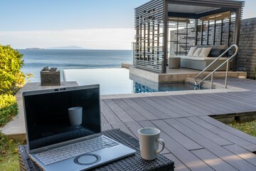 海の見えるテラスでのテレワーク　work and vacation on a gazebo overlooking the sea