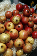 Obraz na płótnie Canvas pomegranate fruit in the market