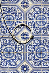 Azulejo típico portugués en Tavira, Algarve, Portugal