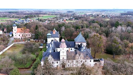 Zamek i kościół w Dąbrowie, panorama gminy. - obrazy, fototapety, plakaty