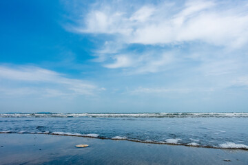 Fototapeta premium 波打ち際20230503