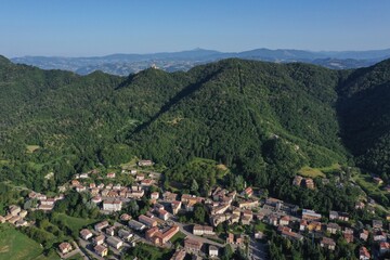 Fototapeta na wymiar aerial view of the village of Carpineti on the hills of Reggio Emilia, Italy