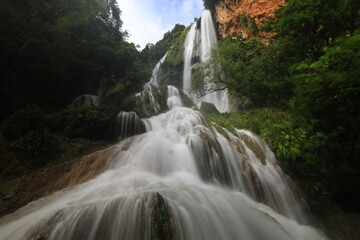 Fototapeta premium Erawan Waterfall is located in Erawan National Park. A 7-tiered waterfall for each level can go into the water. It is very famous, large and beautiful. Kanchanaburi province,Thailand