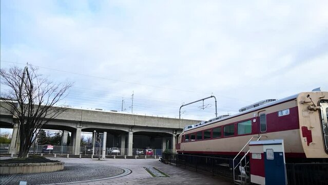 北陸新幹線敦賀延伸前の北陸本線を走る特急サンダーバード （北陸本線 小松, 2023年12月）