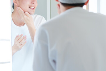 Obraz premium 洗顔をする男性 メンズビューティー コンセプト