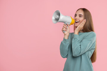 Special promotion. Young woman shouting in megaphone on pink background, space for text - obrazy, fototapety, plakaty
