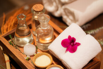 Obraz na płótnie Canvas Thai massage oil massage spa room Raw materials for massage Spa compress