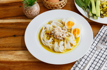 Crabmeat Curry with Fermented Rice Noodle. Rice Noodles with Crab Curry and Vegetables. Thai local food