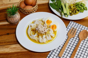Crabmeat Curry with Fermented Rice Noodle. Rice Noodles with Crab Curry and Vegetables. Thai local food