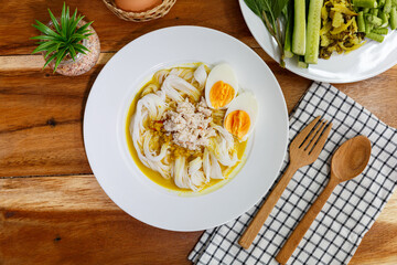 Crabmeat Curry with Fermented Rice Noodle. Rice Noodles with Crab Curry and Vegetables. Thai local food