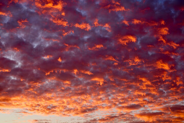 Beautiful landscape with a sky with red-orange hues created due to several meteorological factors.