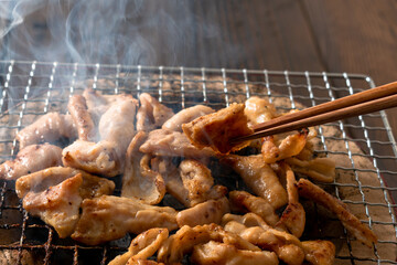 とりもも肉　網焼き　七輪　grilled chicken thigh