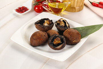 Baked brown champignons with spices